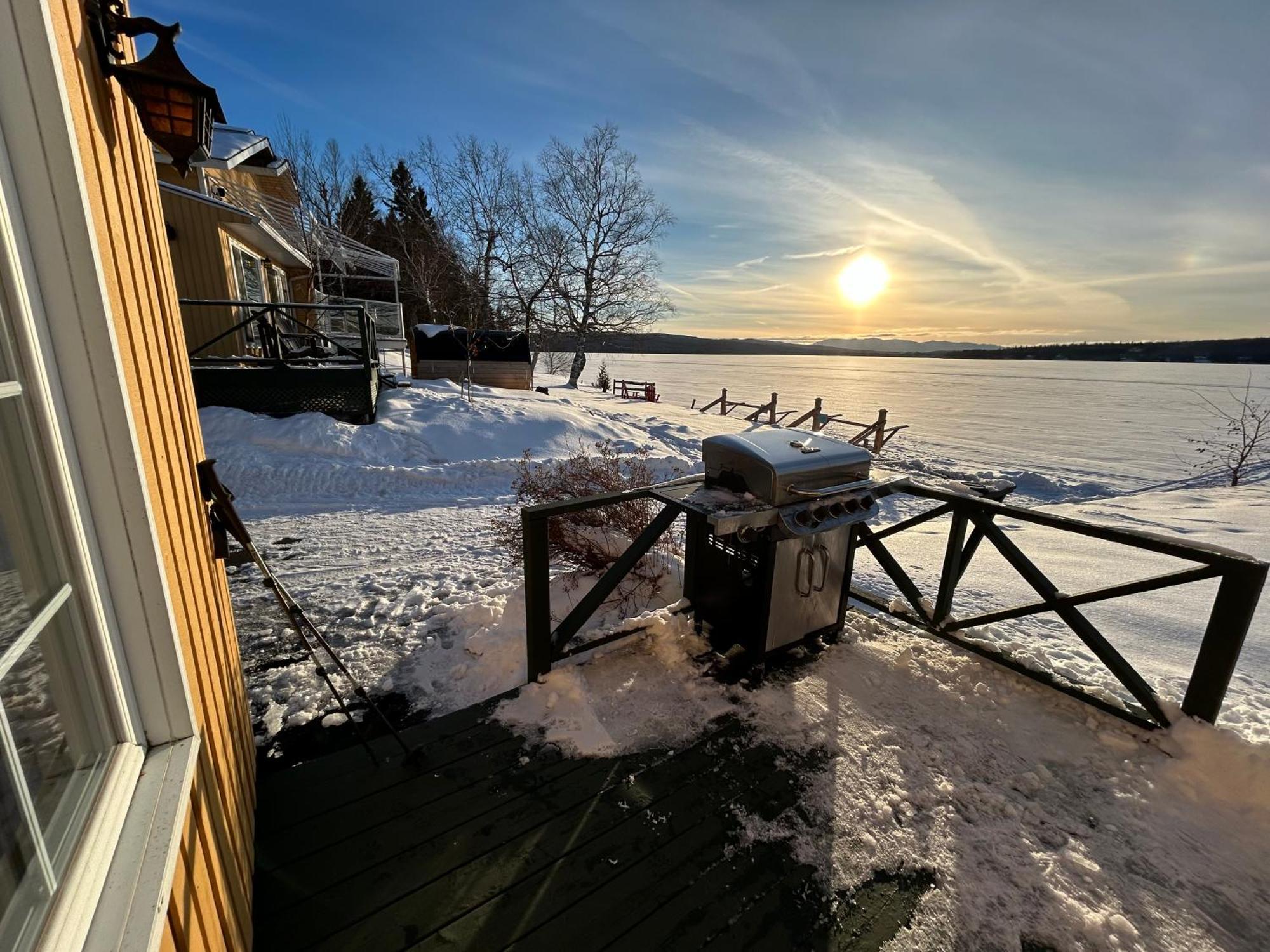 Auberge Et Chalets Sur Le Lac Lac-Mégantic エクステリア 写真