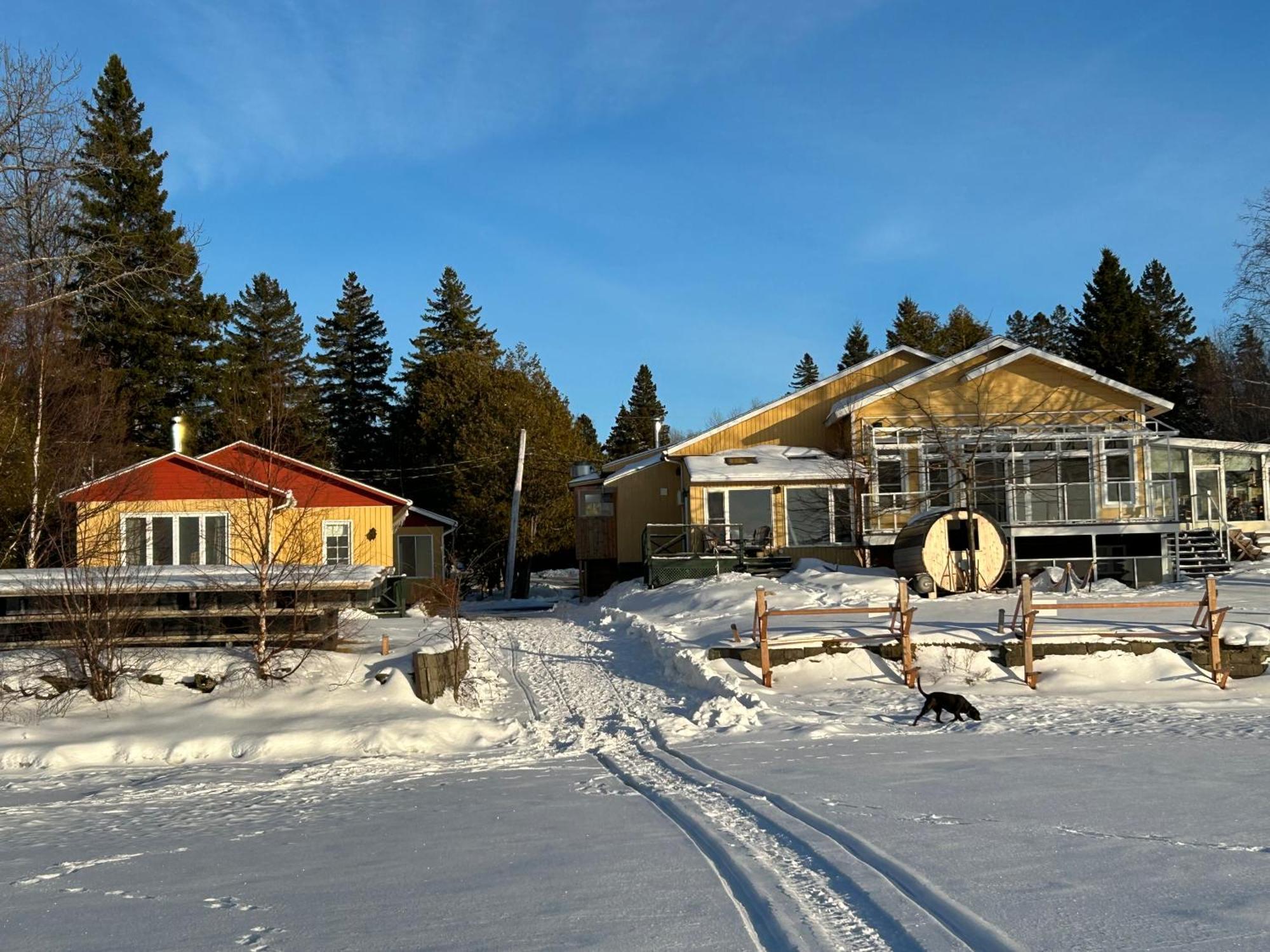 Auberge Et Chalets Sur Le Lac Lac-Mégantic エクステリア 写真