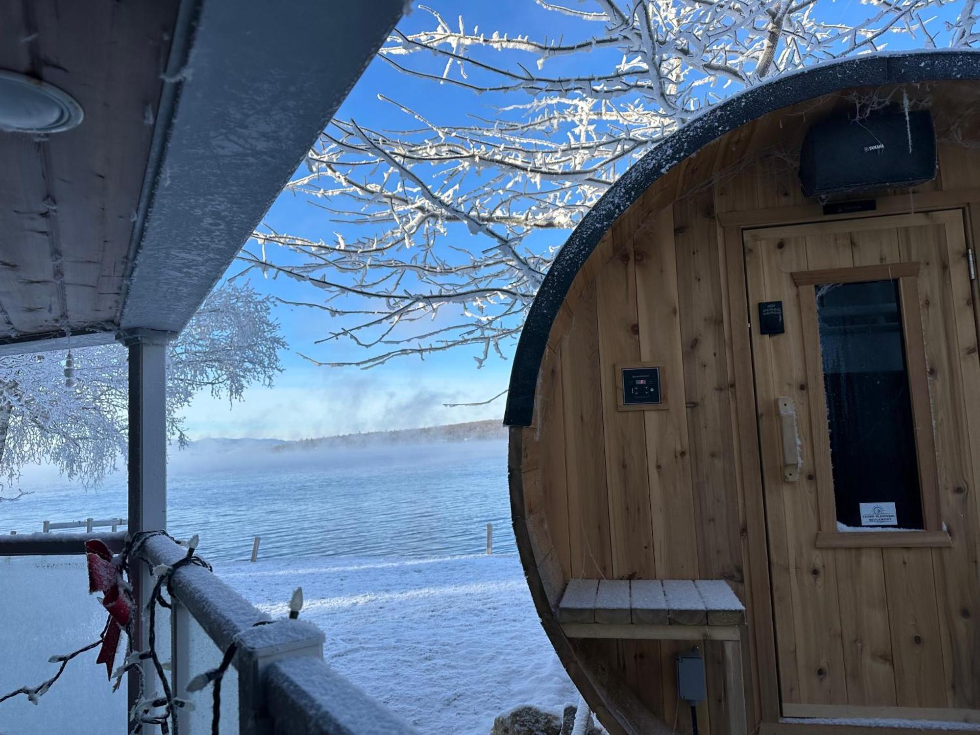 Auberge Et Chalets Sur Le Lac Lac-Mégantic エクステリア 写真