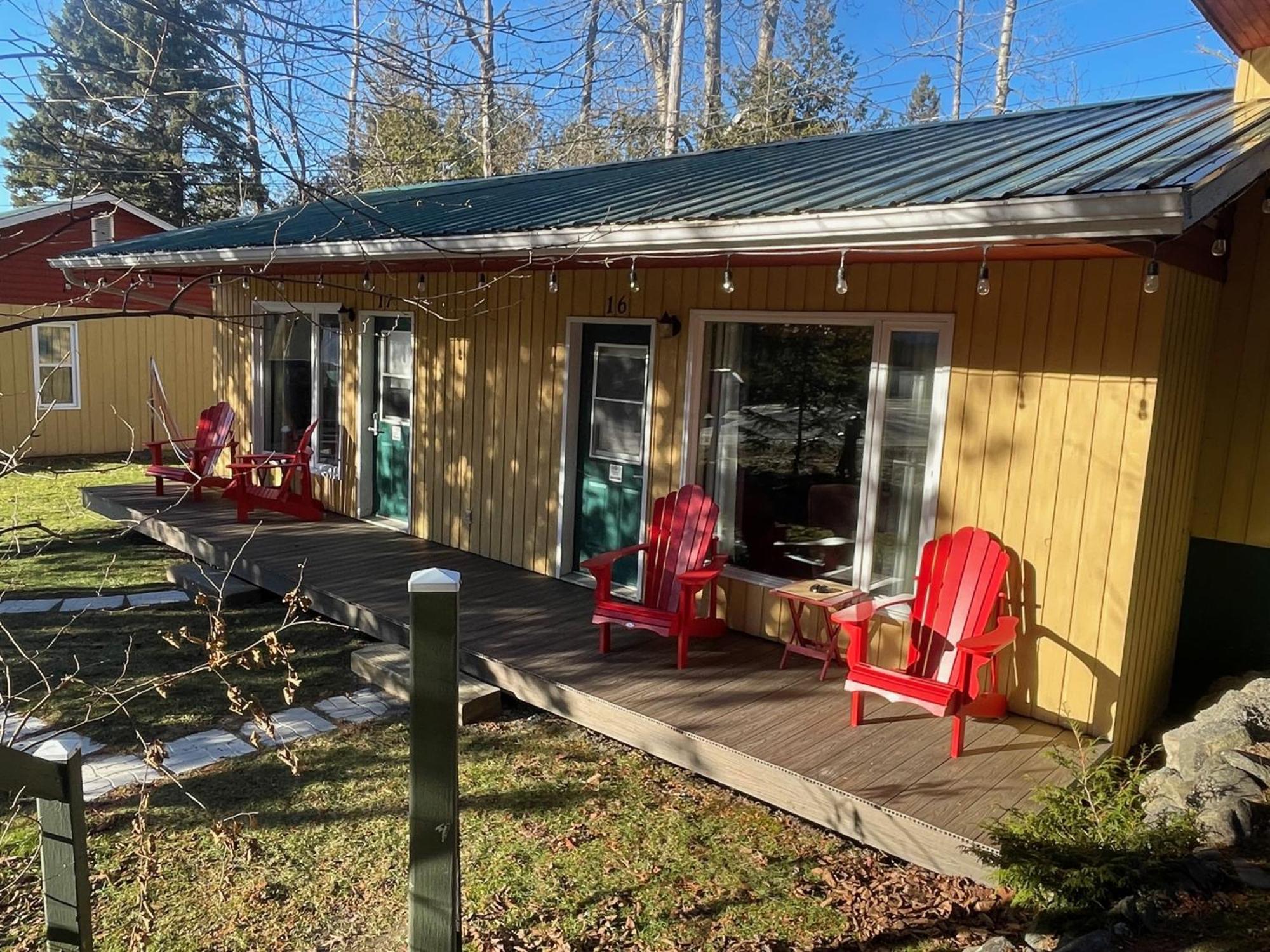 Auberge Et Chalets Sur Le Lac Lac-Mégantic エクステリア 写真