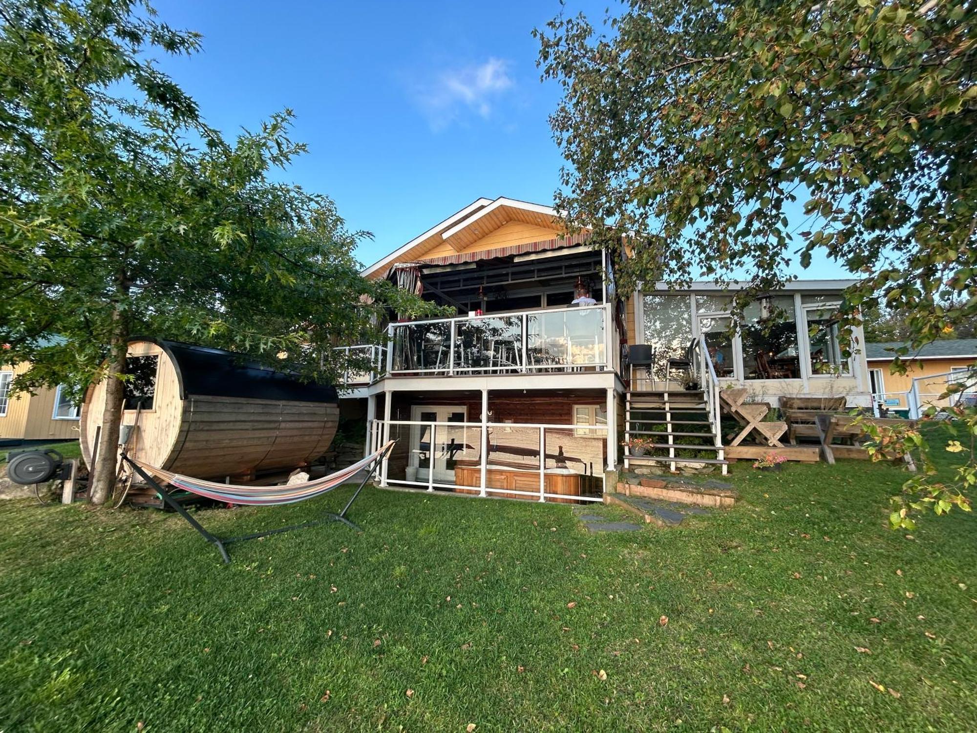 Auberge Et Chalets Sur Le Lac Lac-Mégantic エクステリア 写真